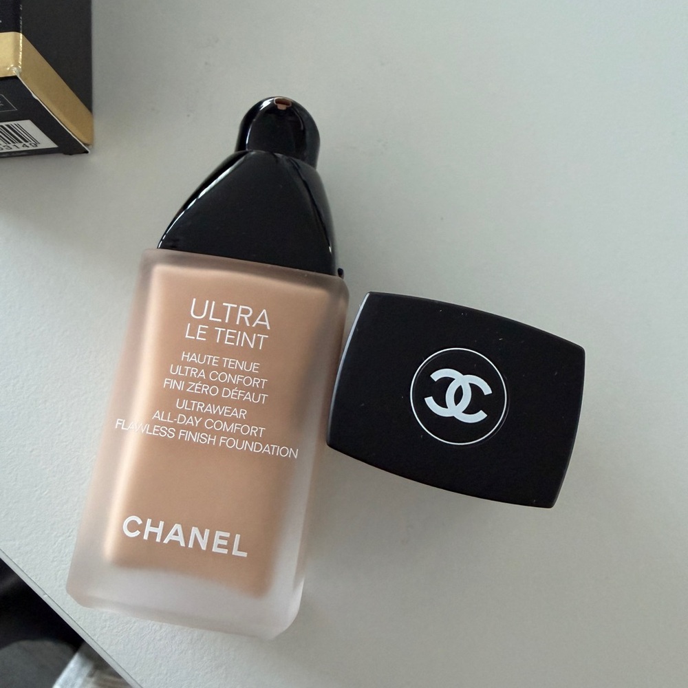 CHANEL Ultra Le Teint Foundation - Warm Brown